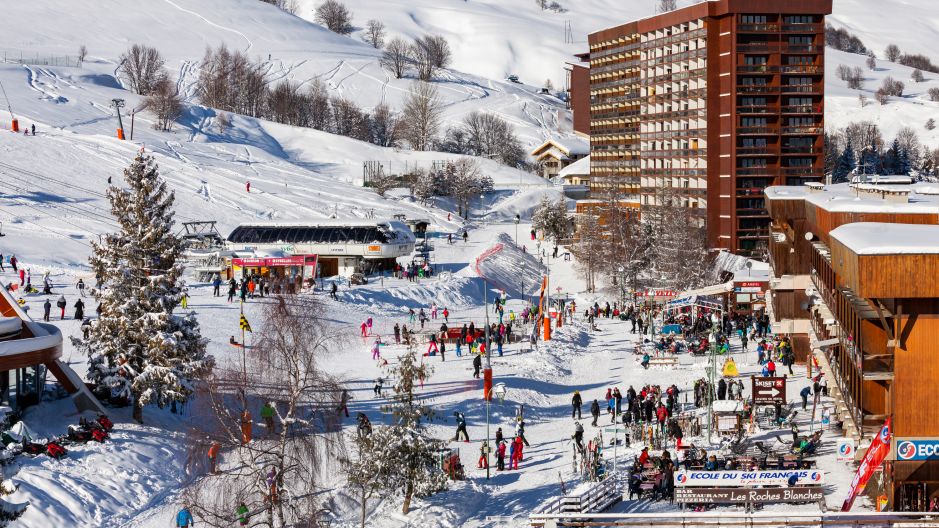 5877542-Le-Corbier-Station-de-ski-